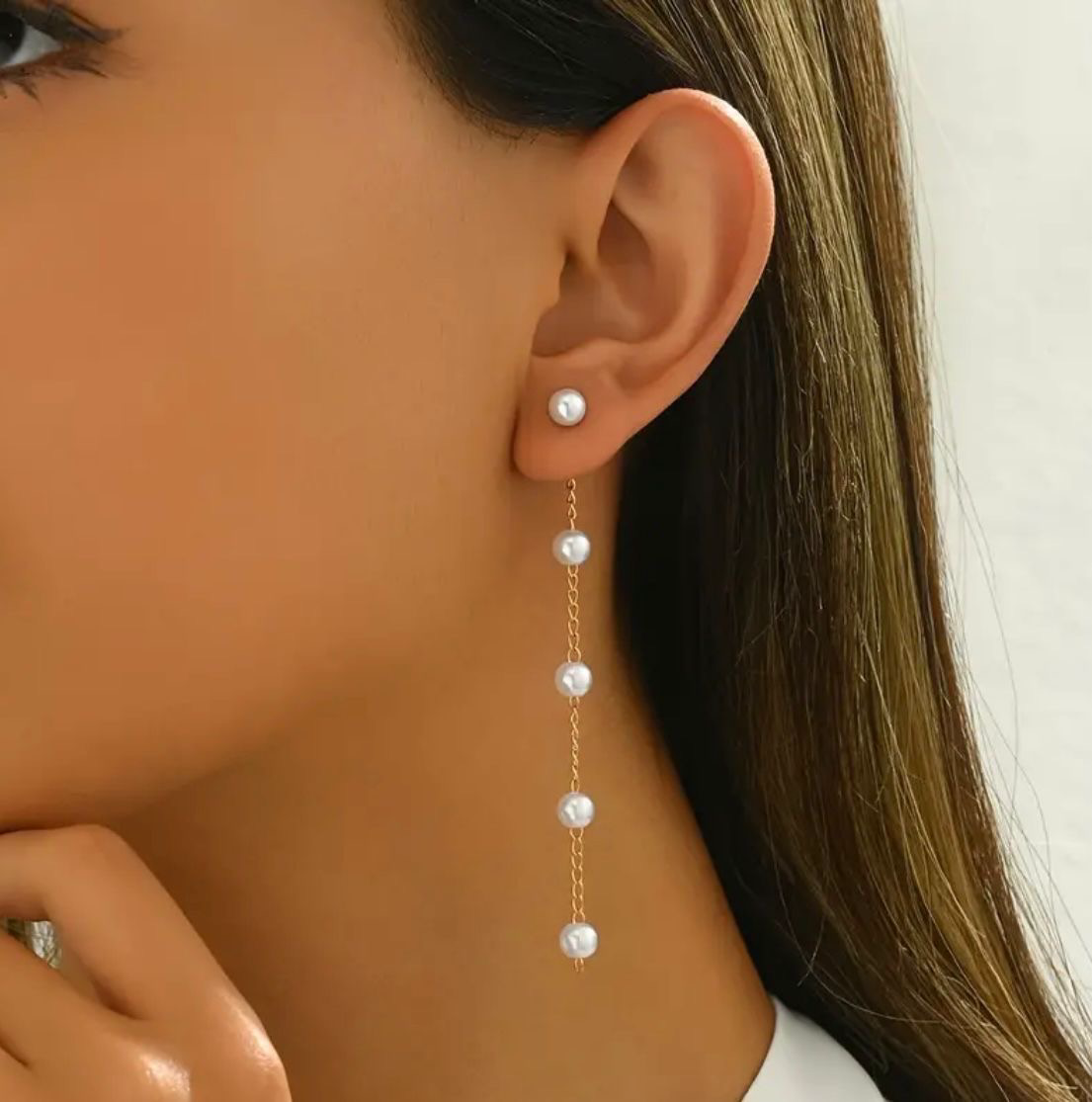 Boucles d’Oreilles Pendantes Perlées – Élégance et Raffinement