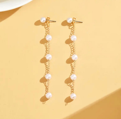 Boucles d’Oreilles Pendantes Perlées – Élégance et Raffinement